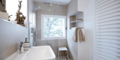 Soluzioni salvaspazio per un bagno piccolo? Attenzione agli accessori